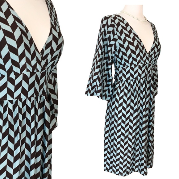 BCBGMaxAzria Blue Brown Chevron Surplice Bell Sleeves Fit n Flare Dress Medium - Picture 3 of 16